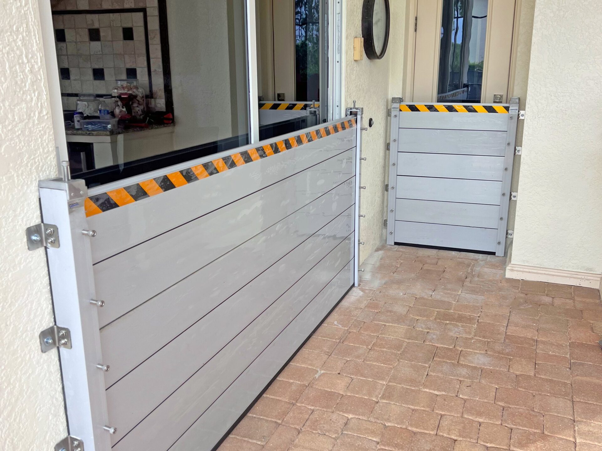 demountable flood wall